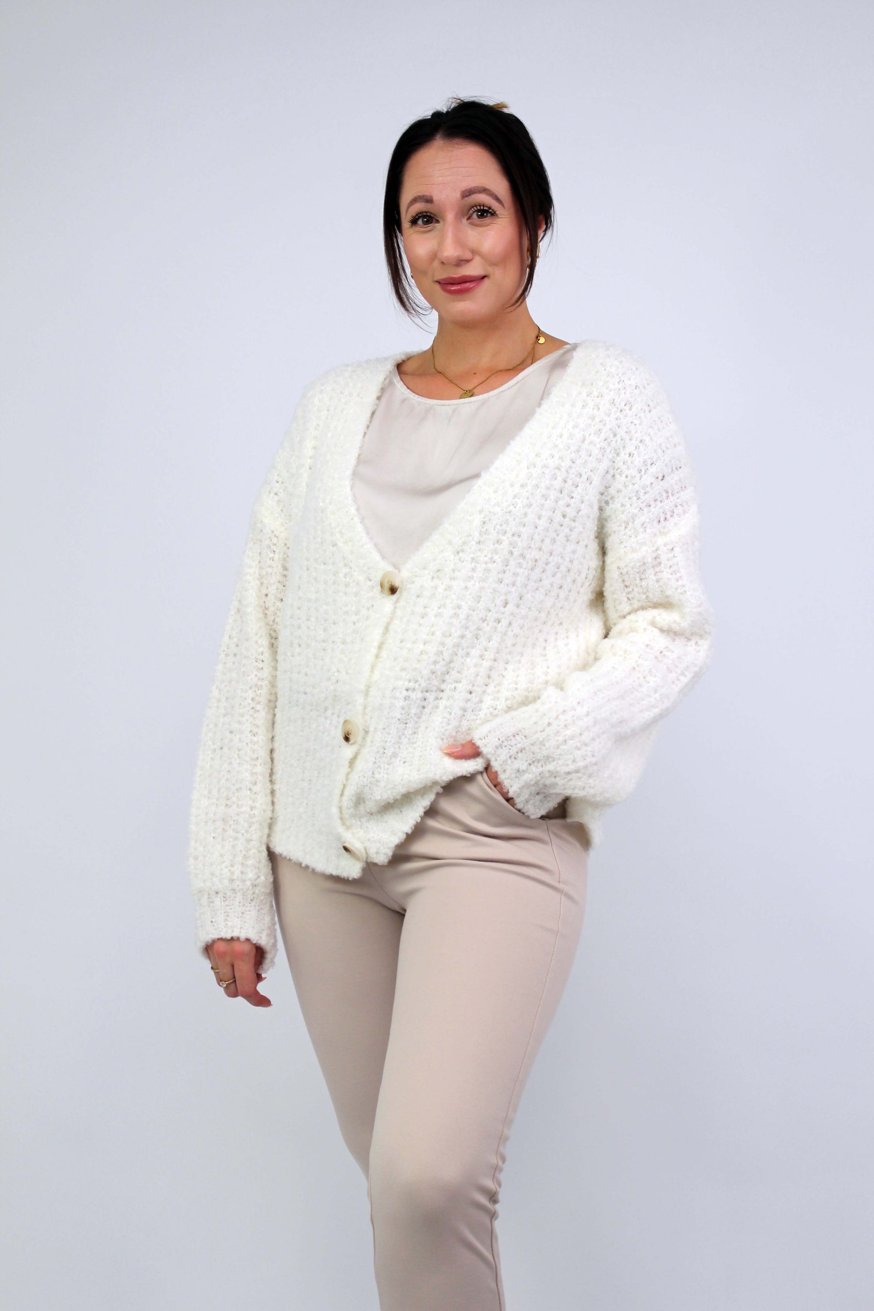 Strickjacke "bouclée" mit Knöpfen - Wollweiß