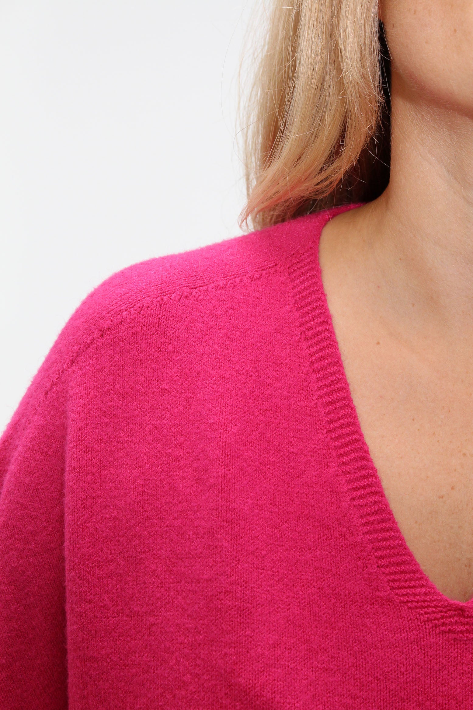 Strickkleid mit V-Ausschnitt - Pink